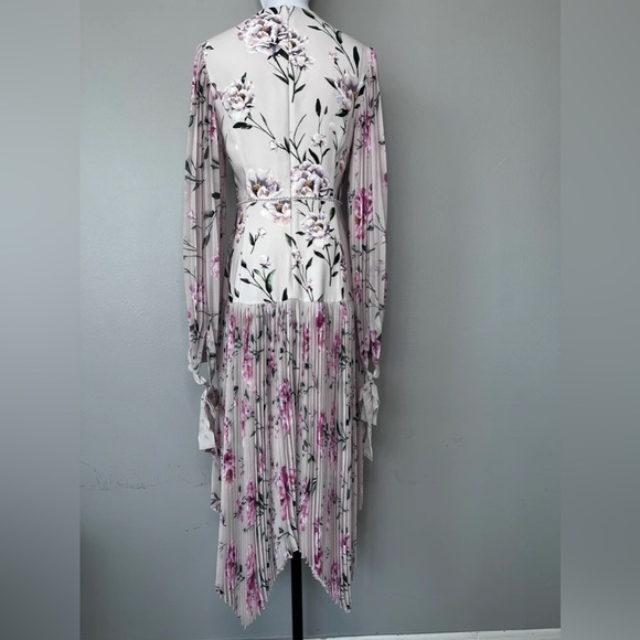 Stunning “Keepsake” Dress - Picture 2 of 7